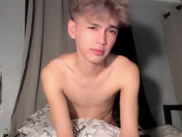 Live cam boy Camwithethan, 20 yrs – Hot Male Cams