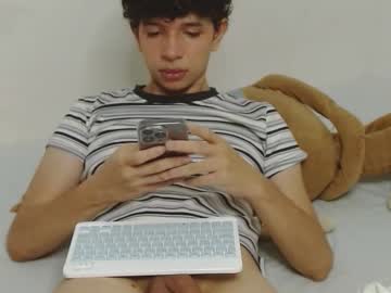 Live cam boy Cuddly_twinkie – Hot Male Cams