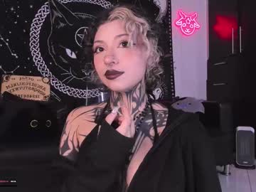 Live Feet Fetish Performer Hazellwitch, 20 yrs - Ted's Cam Directory