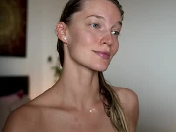 Live cam preview of unbelievable__